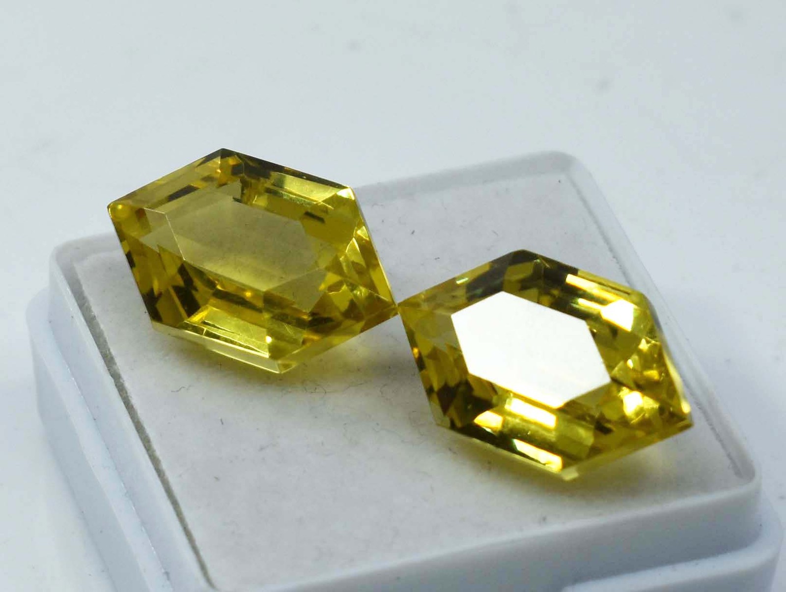 21.00 Ct Natural Sapphire CERTIFIED Amazing Yellow Loose Gemstone Fancy Cut