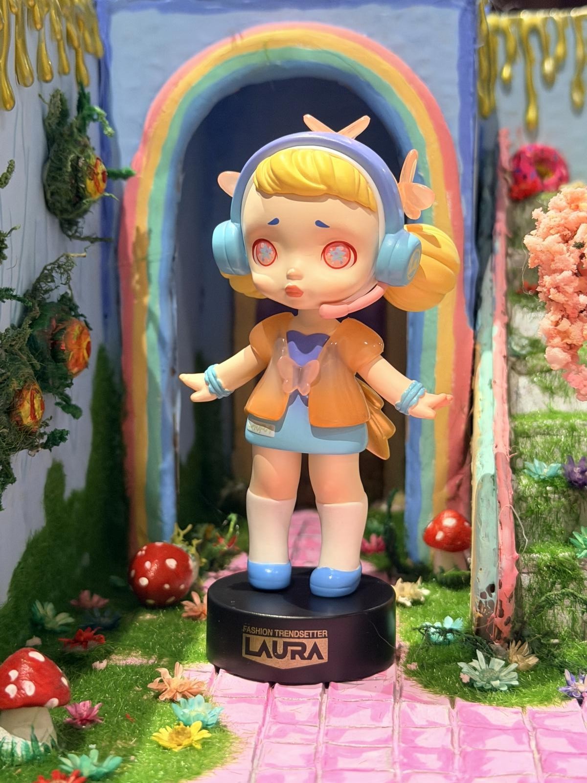 Laura Fashion Trendsetter - confirmed - Idol