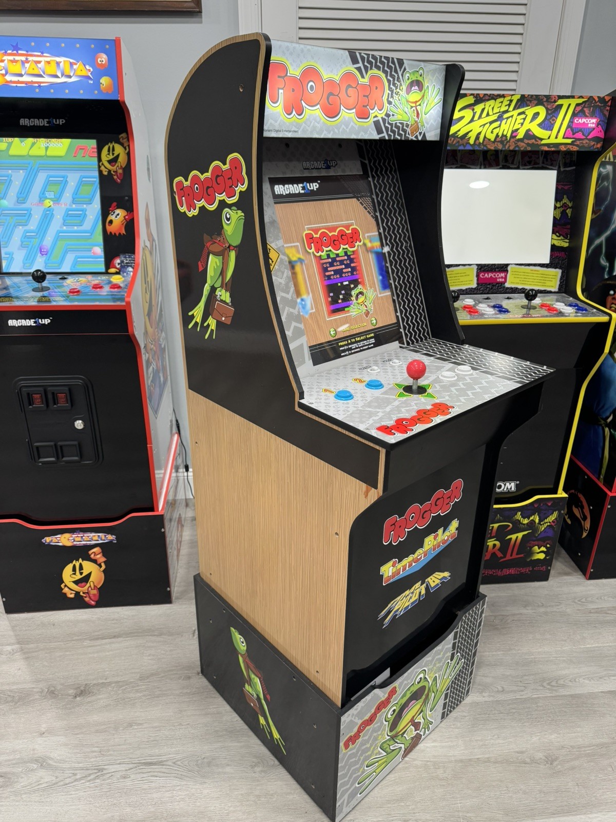 Frogger arcade 1 up  arcade game, Cabnet ! Well kept  Very Rare!  