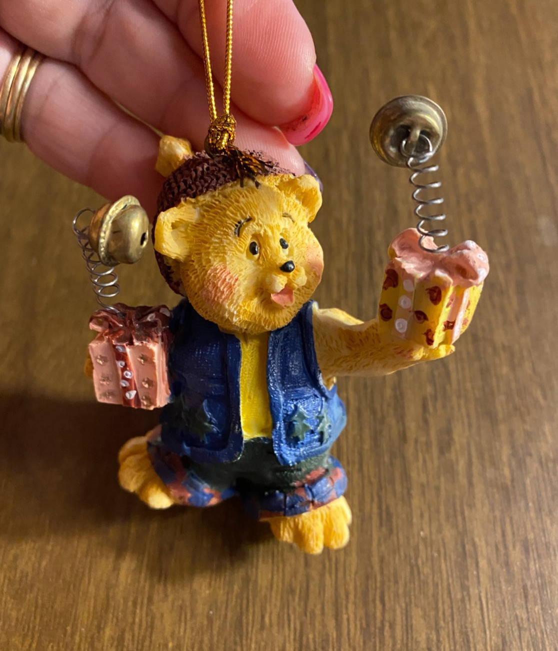 Resin Bear w Springing gifts 2000 Christmas Ornament 3" NOS