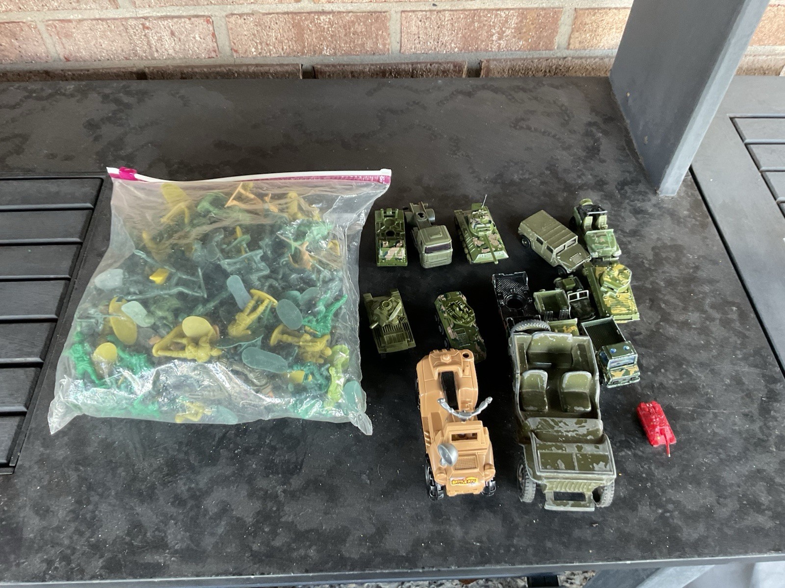 Large lot of Army Men And Action Figures Soldier Force Vintage w/ Accessories