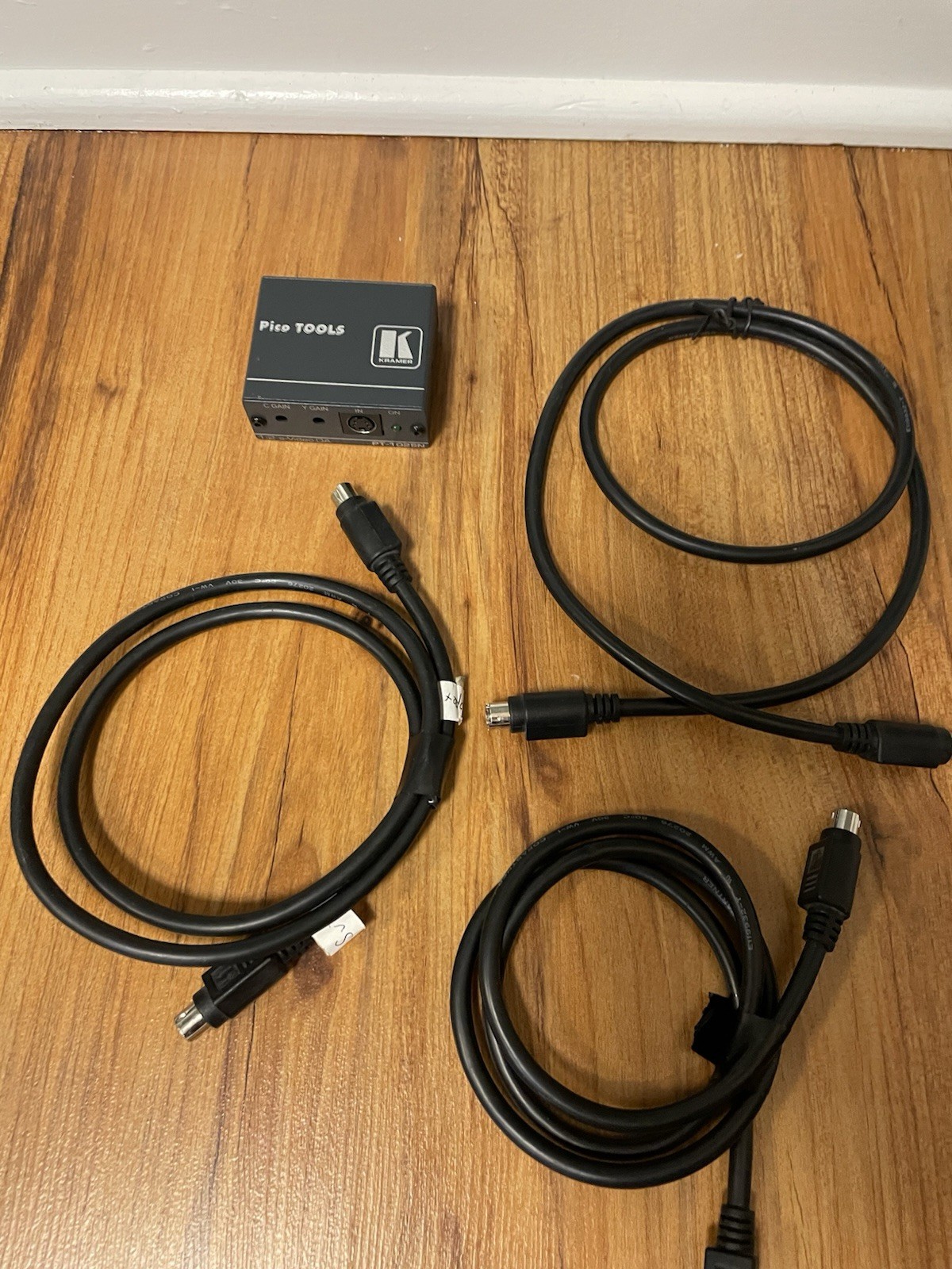 Kramer Pico TOOLS PT-102SN 2-Output S-Video Distribution Amp With 3 Cables