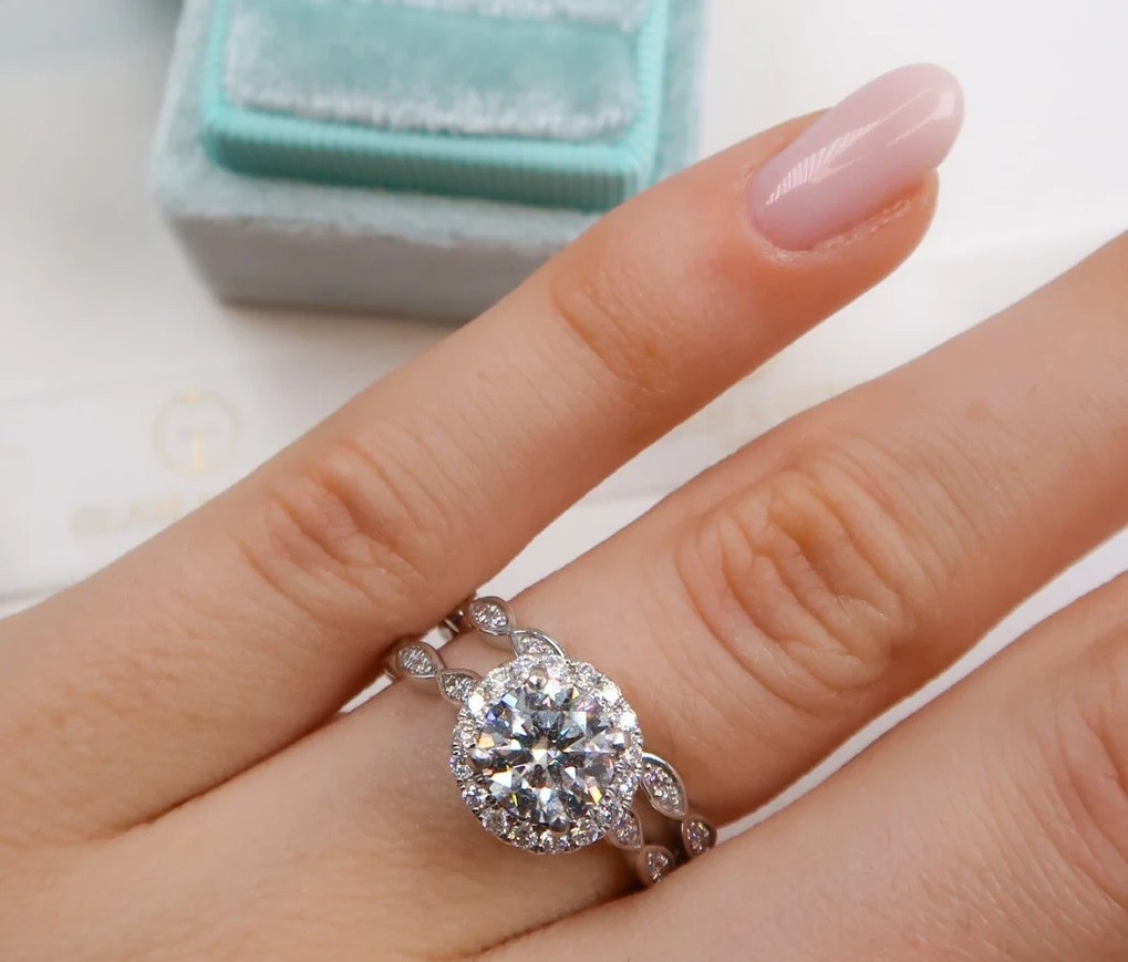 Diamond Women Ring Band Set Round Halo VS1 F 1.9 Carat Lab Created Platinum