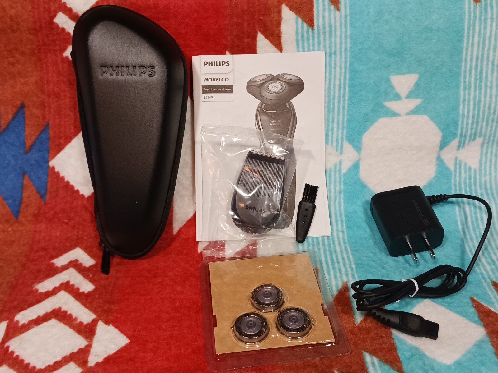 Philips Norelco 6500 Wet Dry Shaver Clean Shave with extra Shaving Heads + Case