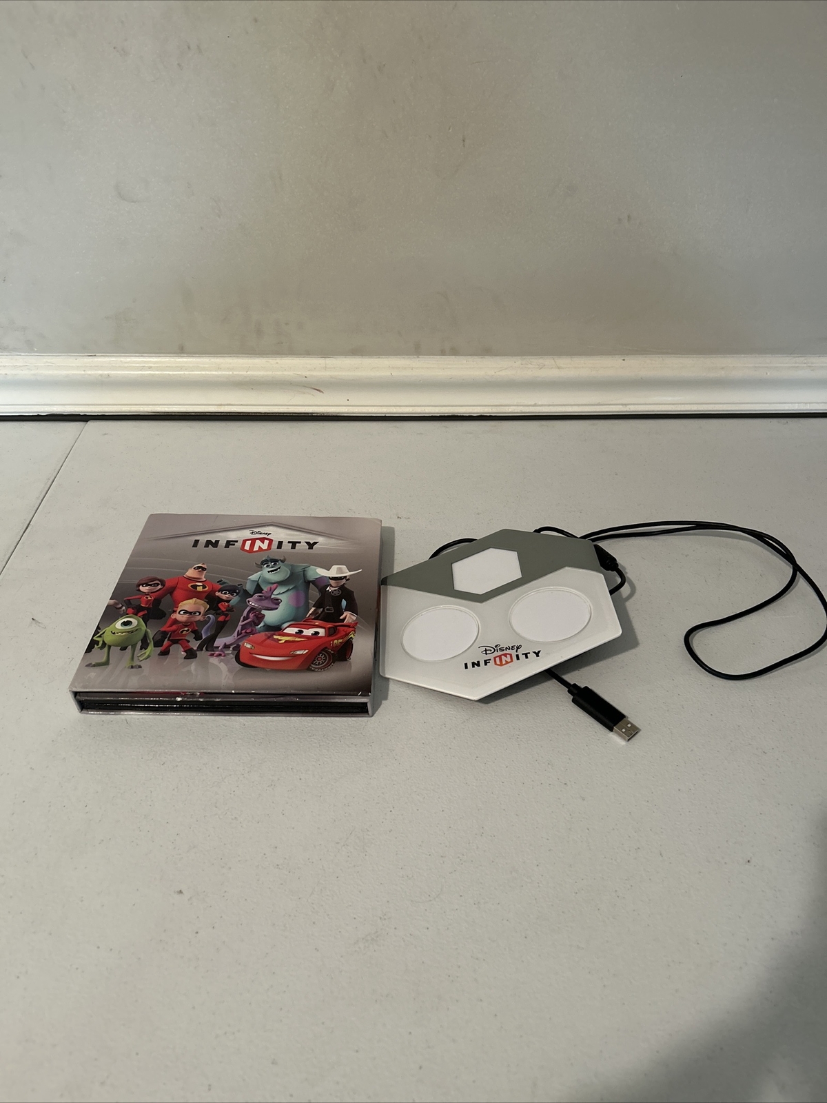 Disney Infinity Microsoft Xbox 360 Video Game Discs And Base Lot