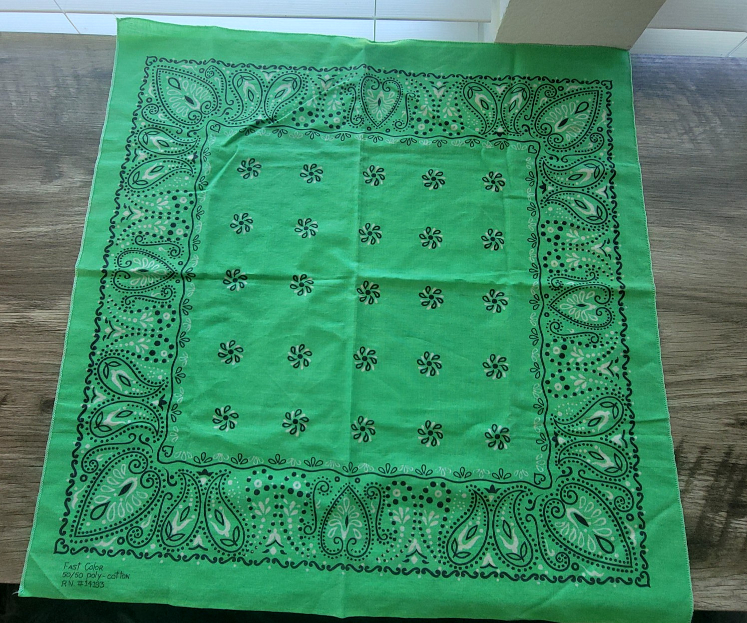 Vintage Green Paisley Bandana Handkerchief Fast Color 50/50 Poly-cotton 14193