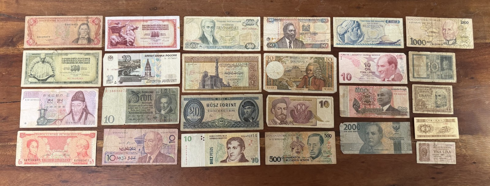 Stock 25 Banknotes all Different (Ref: L-28)