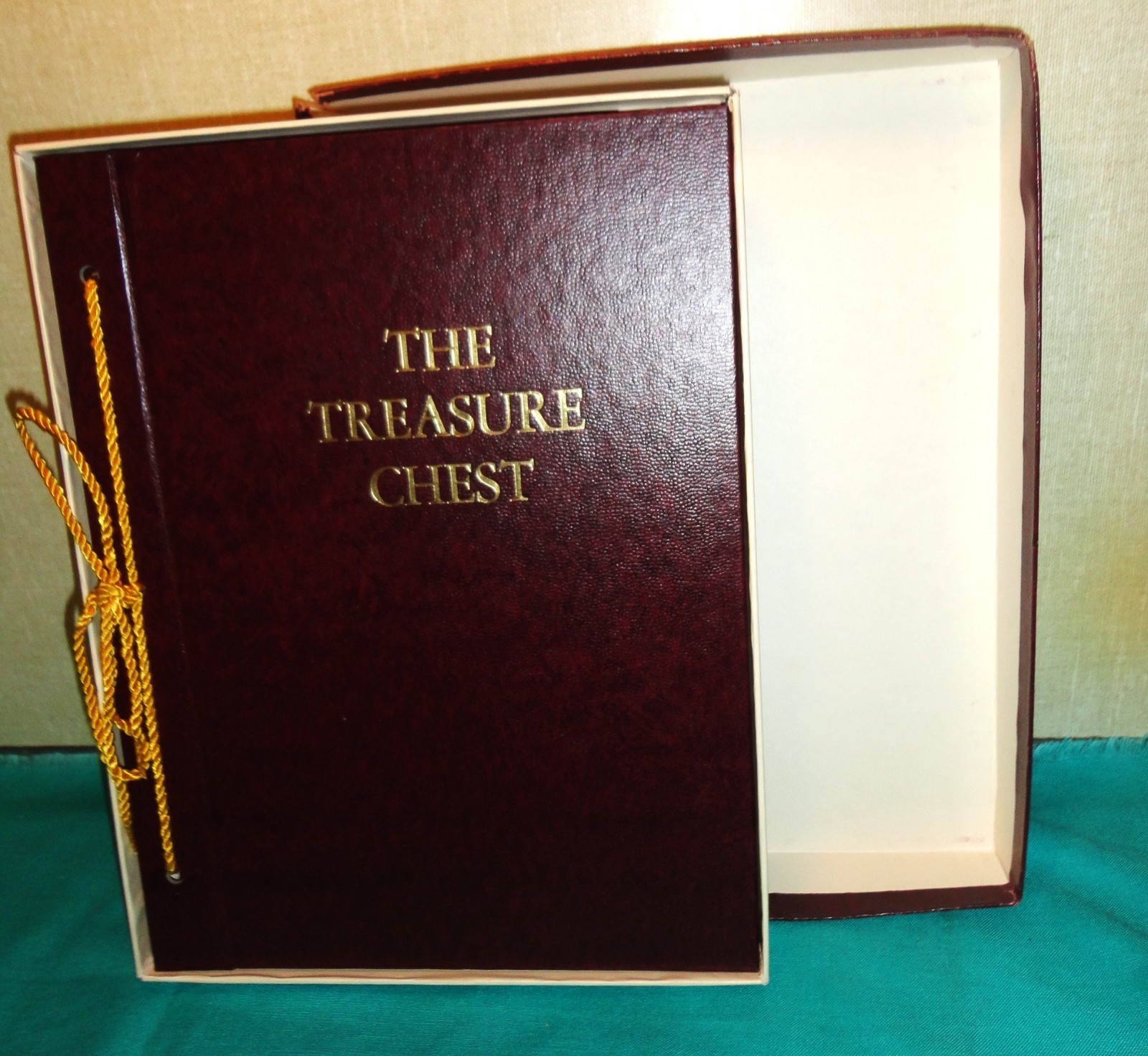 THE TREASURE CHEST Book New in Box Charles L Wallis 1965 Hardcover Inspirational
