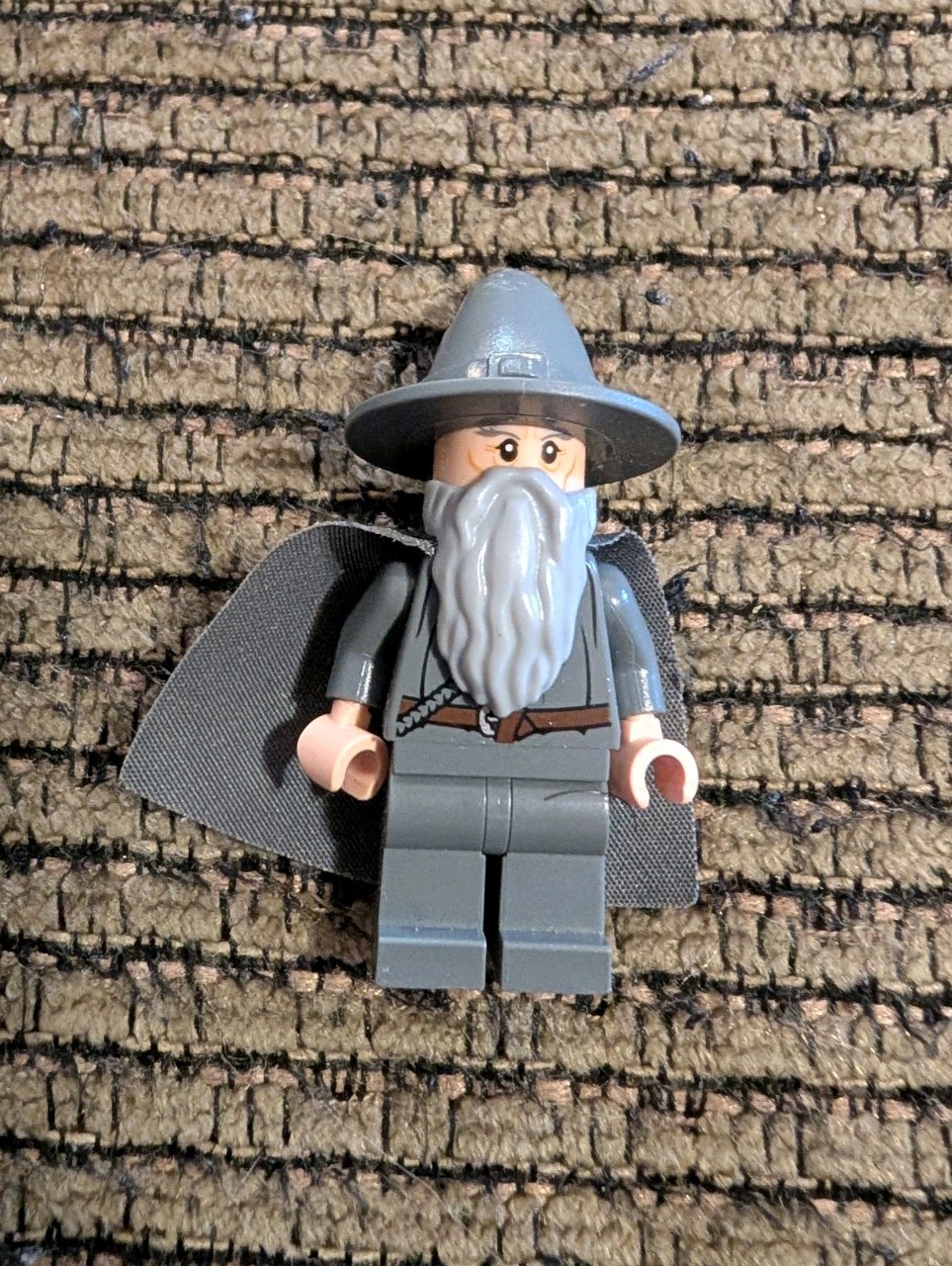LEGO Gandalf the Grey Minifigure w/cape Lord of the Rings dim001 w/cheek lines
