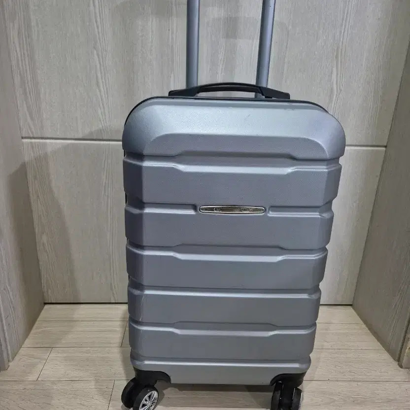 20-Inch Travel Suitcase - Durable & Lightweight