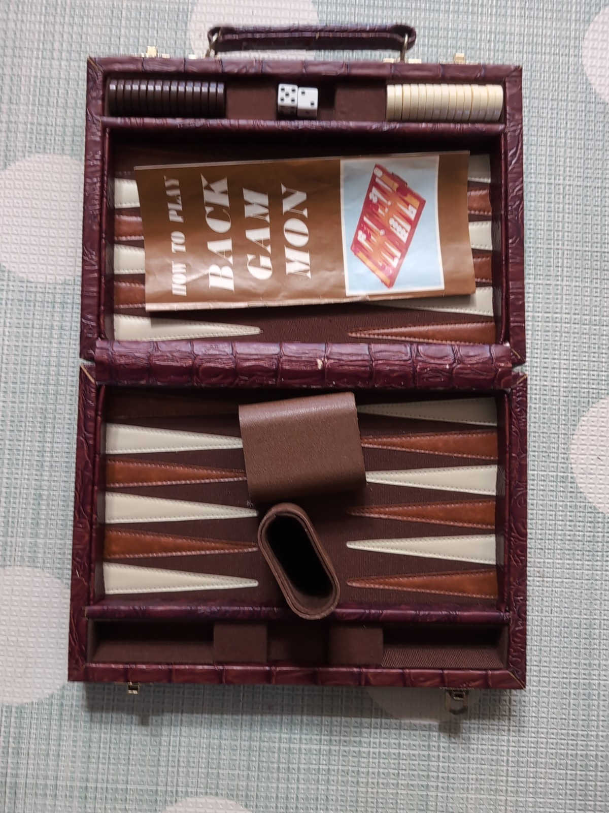 VTG MCM Briefcase Backgammon Game Board Set Faux Alligator Leather Instructions 