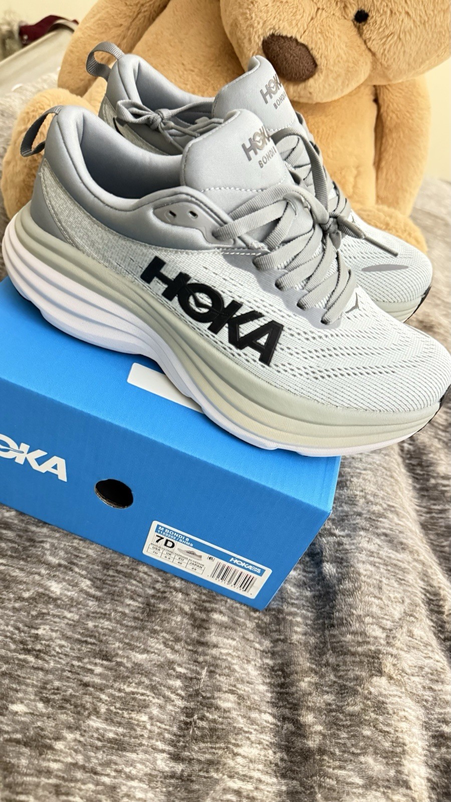New HOKA ONE ONE BONDI 8 -  sneakers shoes  Men’s Size 7 -  women’s  Size 8