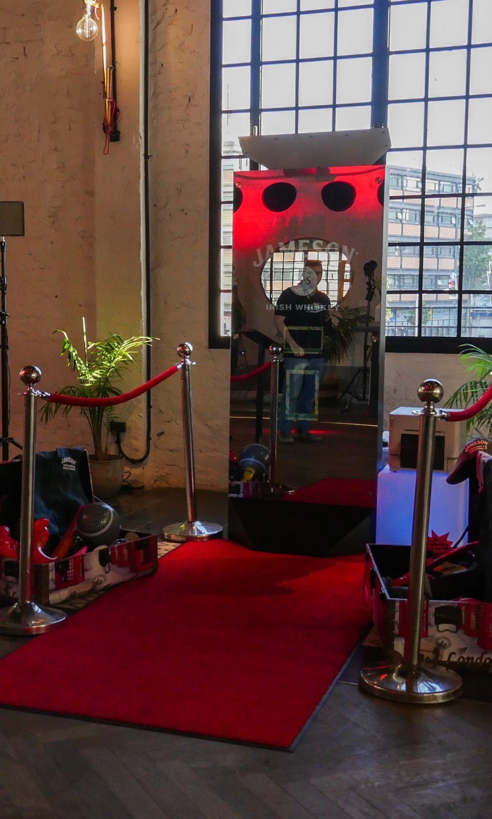 Mirror X Photo Booth- PhotoMaster