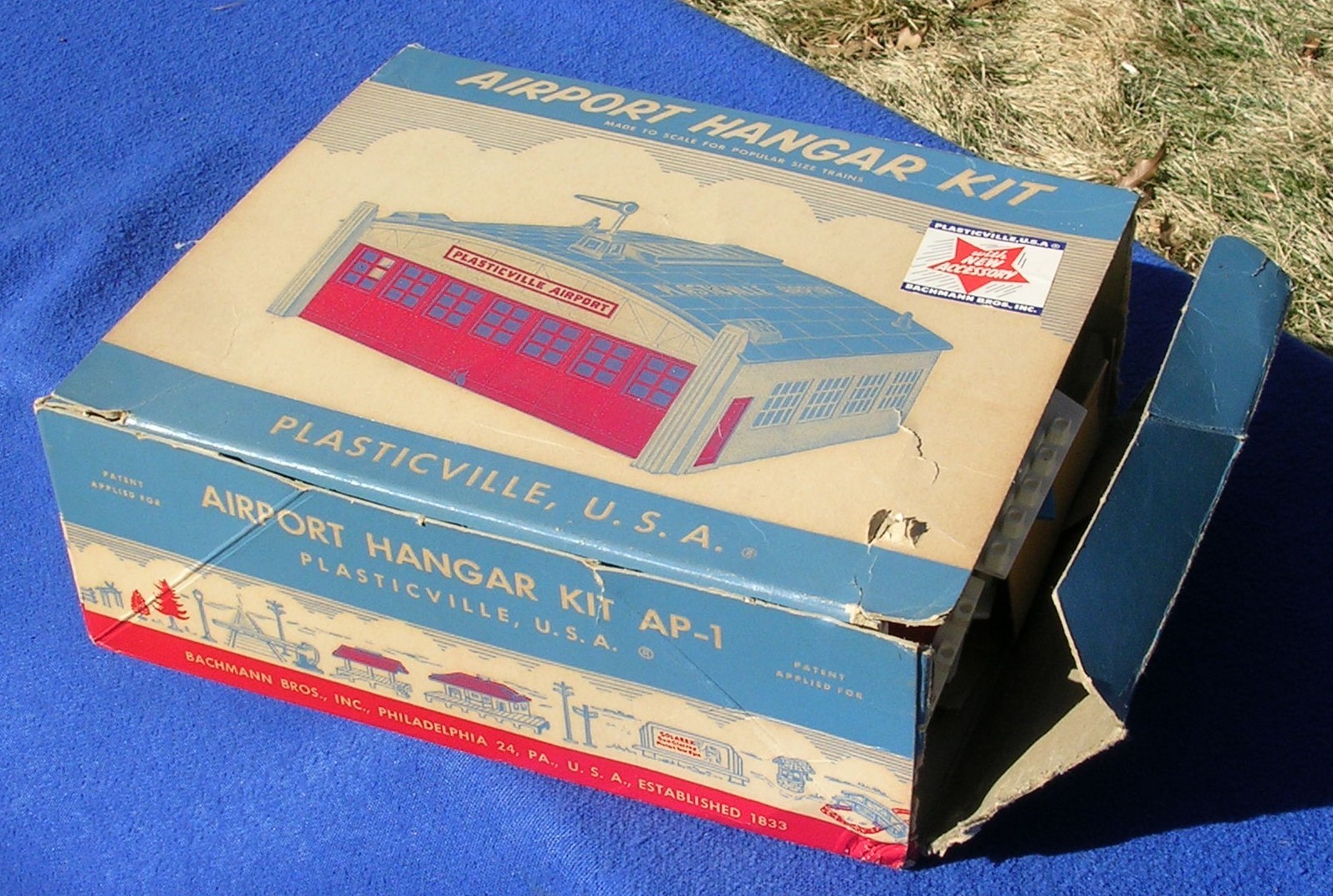 Plasticville AP-1 Airport Hanger Kit with Planes 1950s