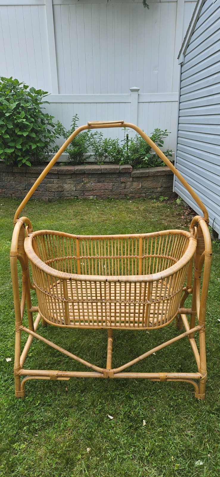 ANTIQUE VINTAGE NATURAL WICKER BABY BASSINET CRIB ON SWING