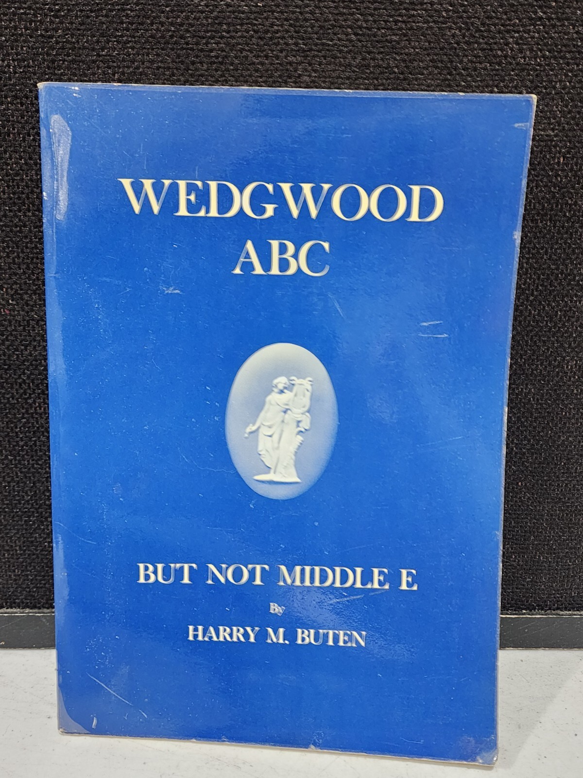 WEDGWOOD ABC BUT NOT MIDDLE E -  by Harry M Buten Paperback Reference Book
