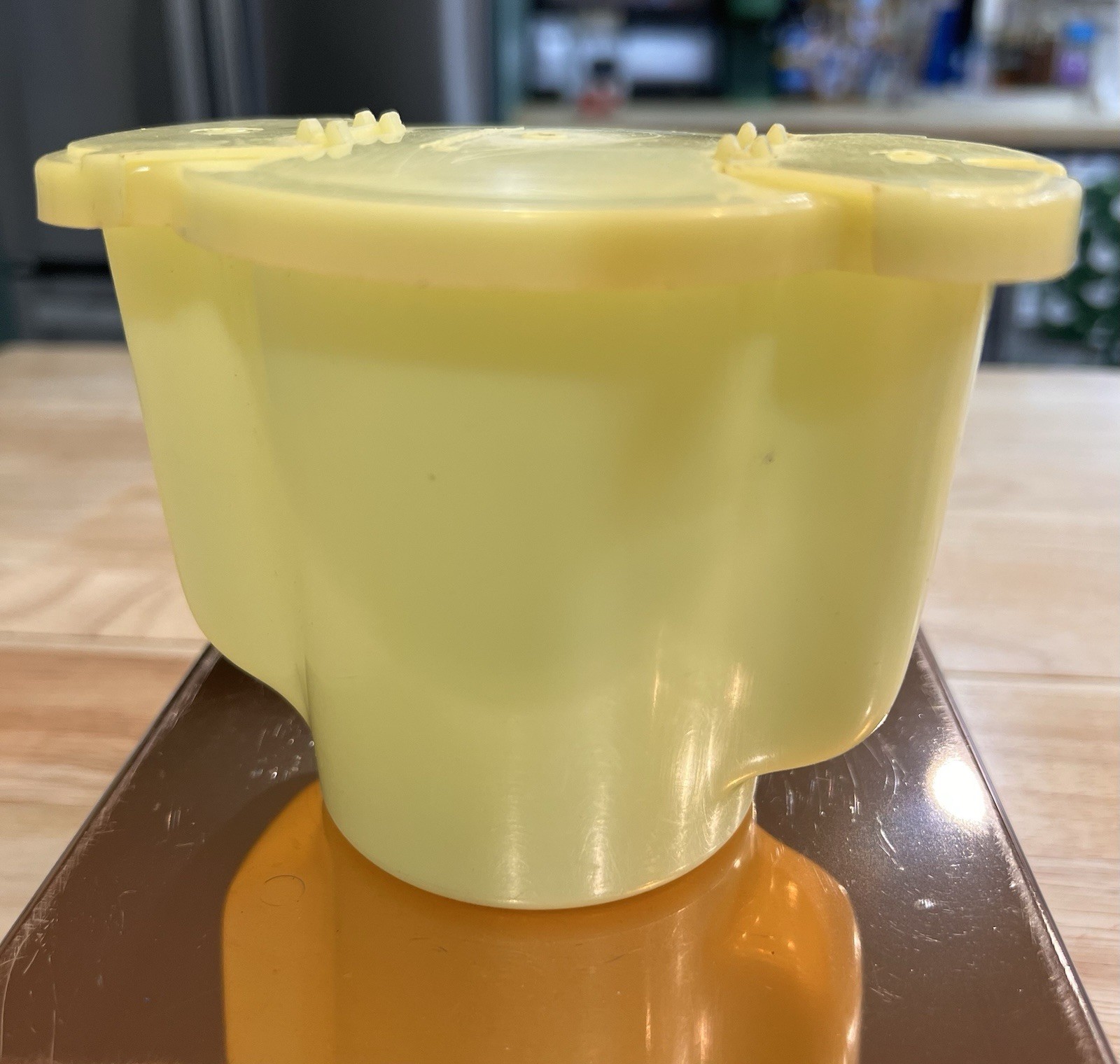 Tupperware Vintage Yellow sugar Dispense 577-2 1970s