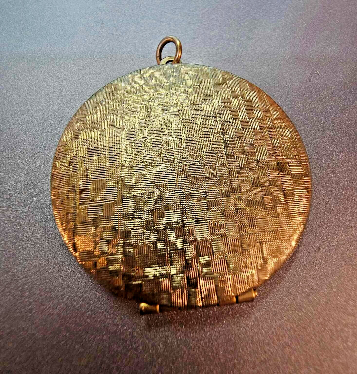 Vtg Goldtone Large Locket /Pendant Round Circle- S60