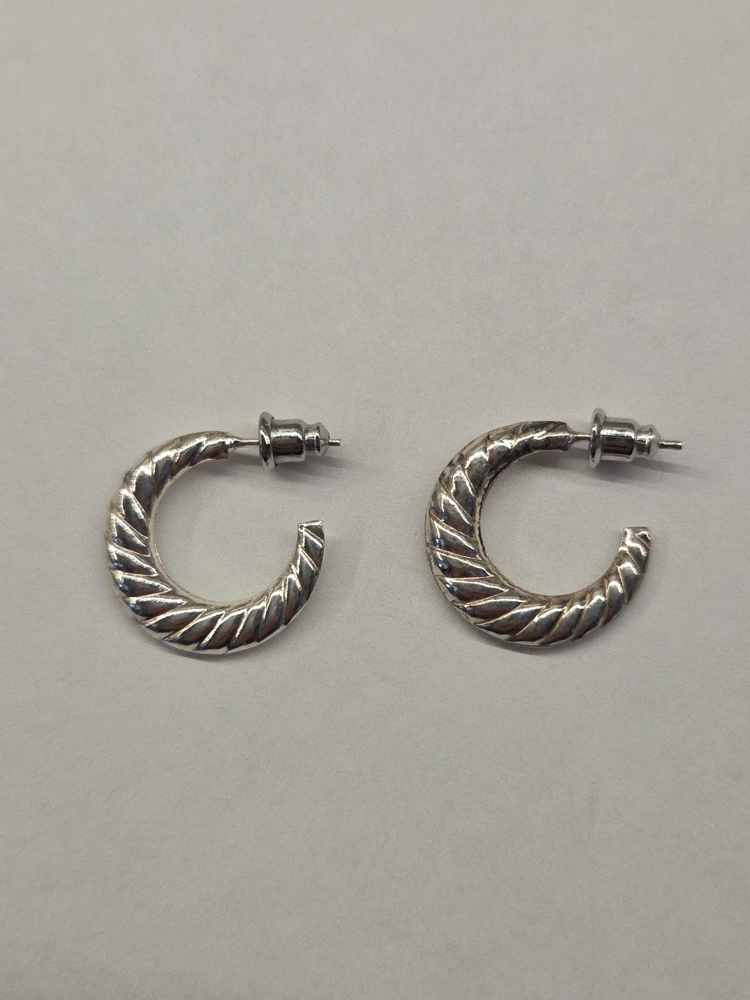 Vintage Sterling Silver Puffy Ribbed Hoop Pierced Earrings .75"   2gr