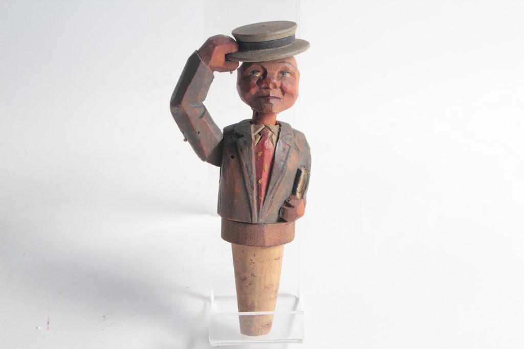 Folk Art carved wooden stopper (73531)