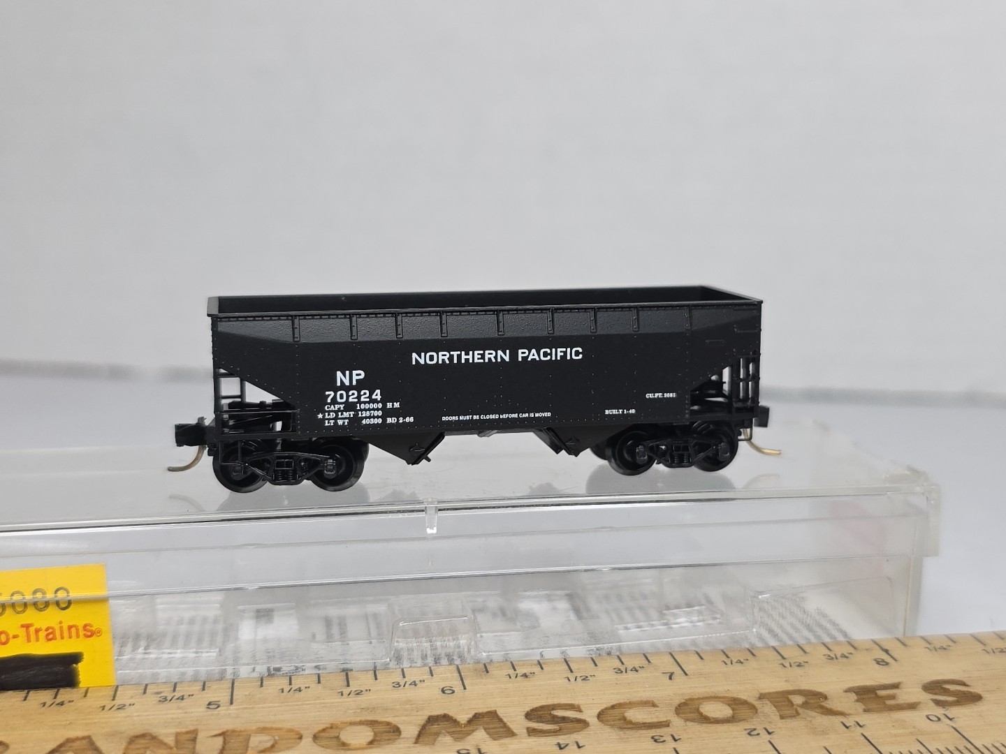 Micro-Trains MTL N Scale Northern Pacific 55080 33' Twin 2-Bay Hopper Car 70352