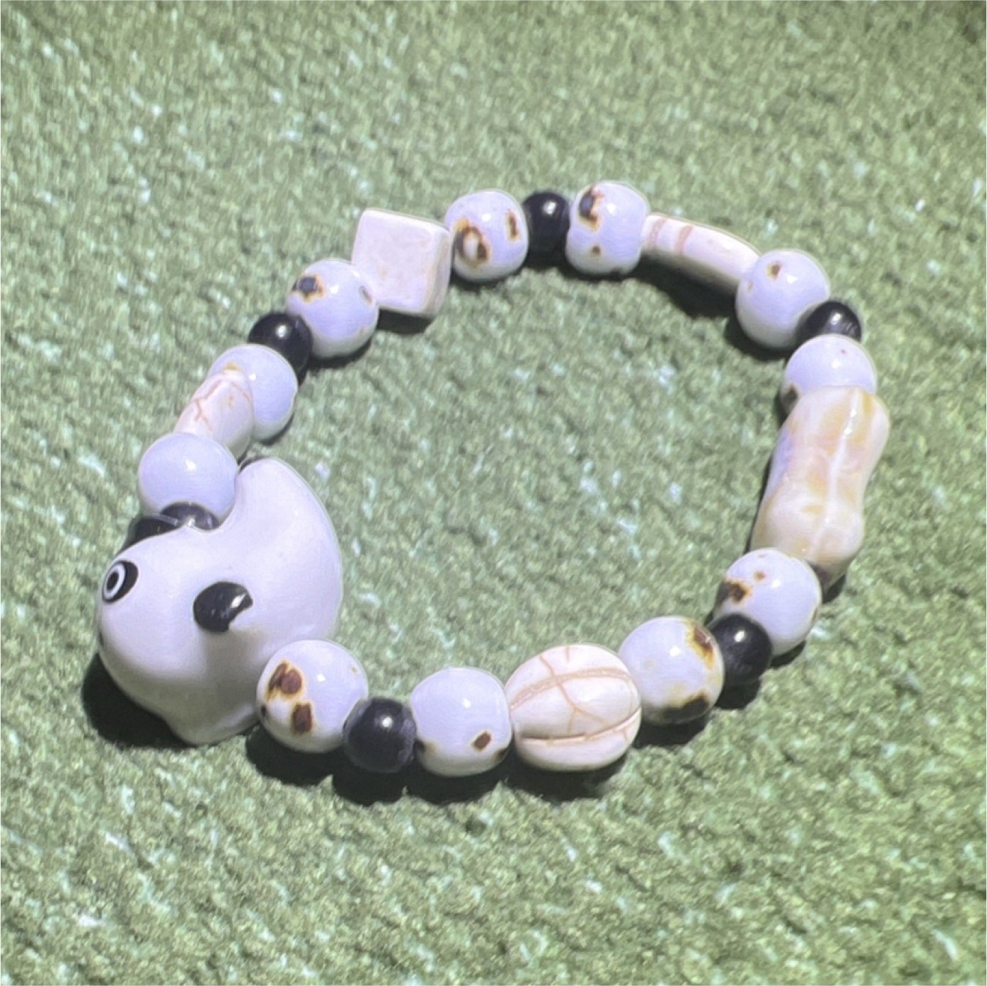 Beaded Glass Bracelet White Black Animal Dangle Charm Round Shape Stretch Unisex