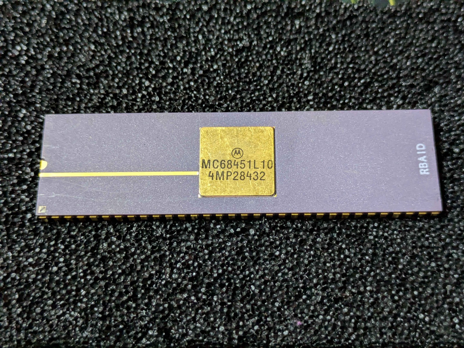 [New Old Stock/NOS] Motorola MC68451L10 - Ceramic Package with Gold Pins