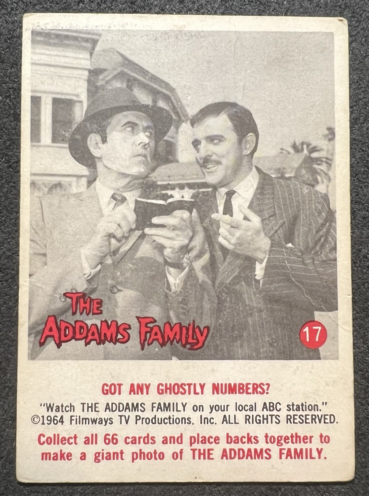 1964 DONRUSS THE ADDAMS FAMILY TRADING CARD #17 CREASE