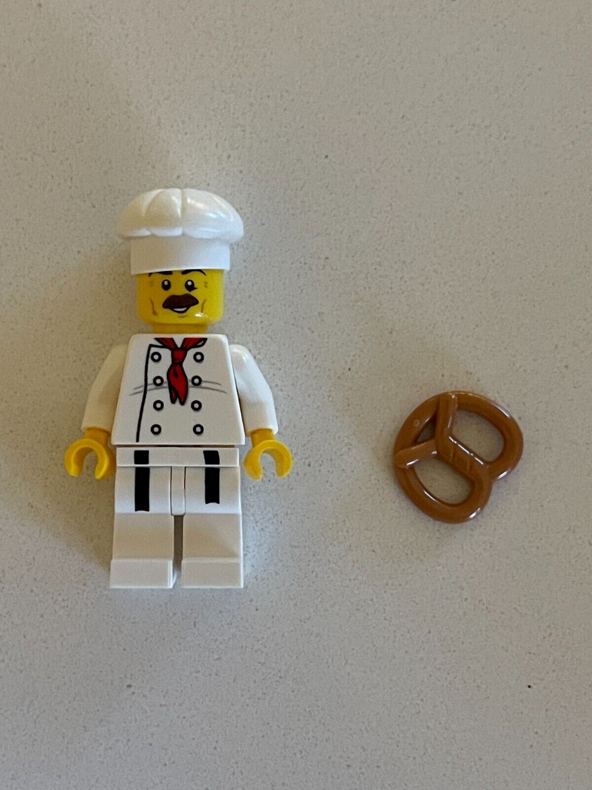 Male Chef w/ Chef's Hat | LEGO Restaurant Minifigures