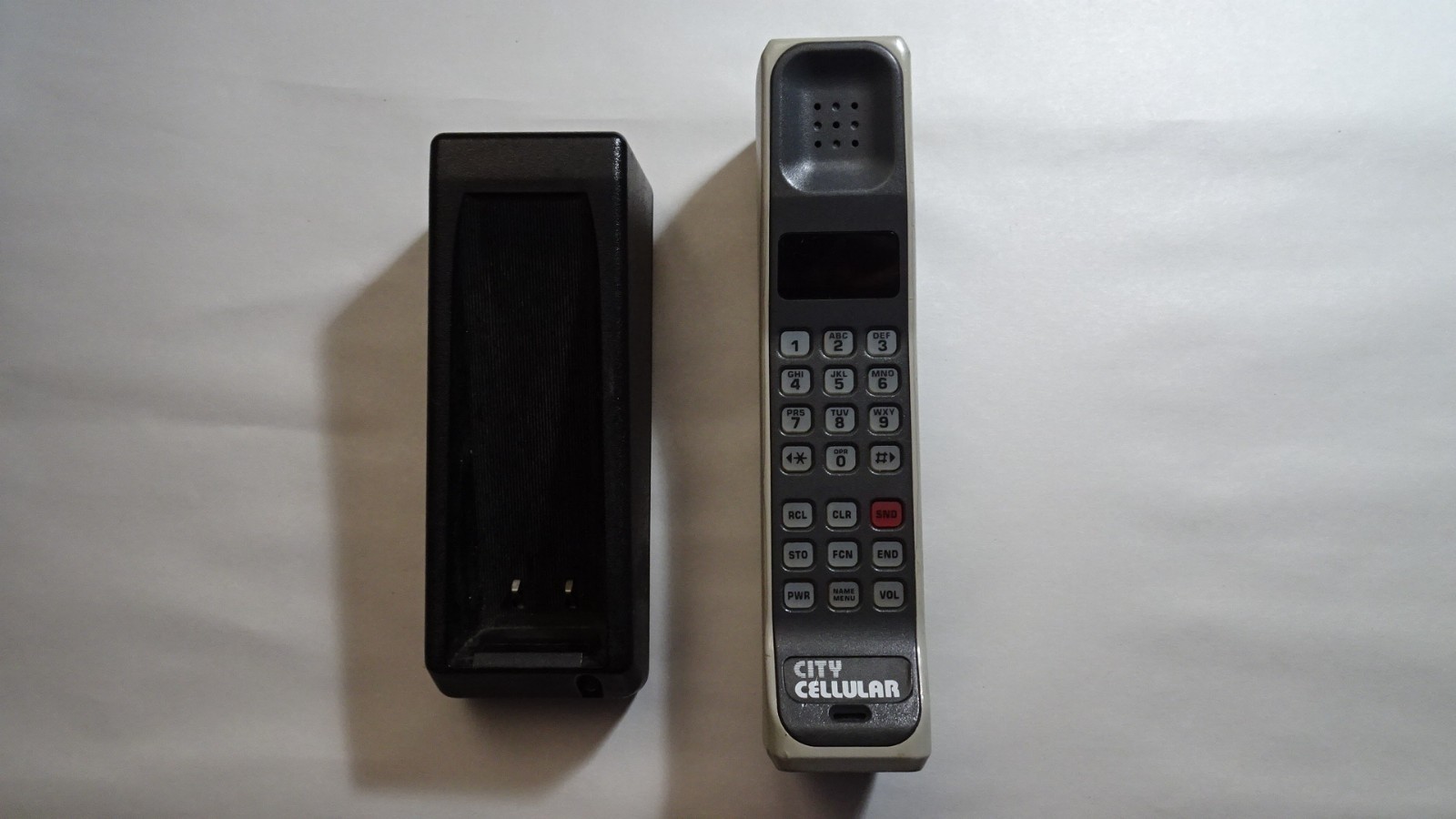 Vintage Motorola Brick Phone SLF1810C 1980s City Cellular w Charger Dock