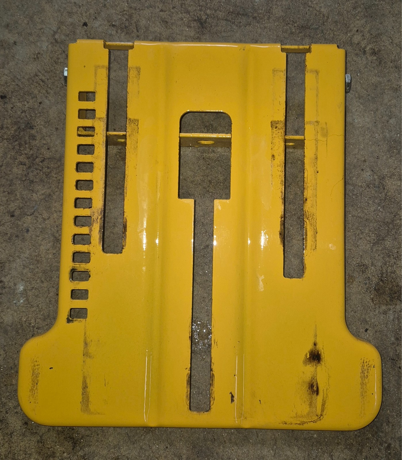 Cub Cadet Mounting Seat Bracket Genuine Cub Cadet Parts Number 783-06049-0637