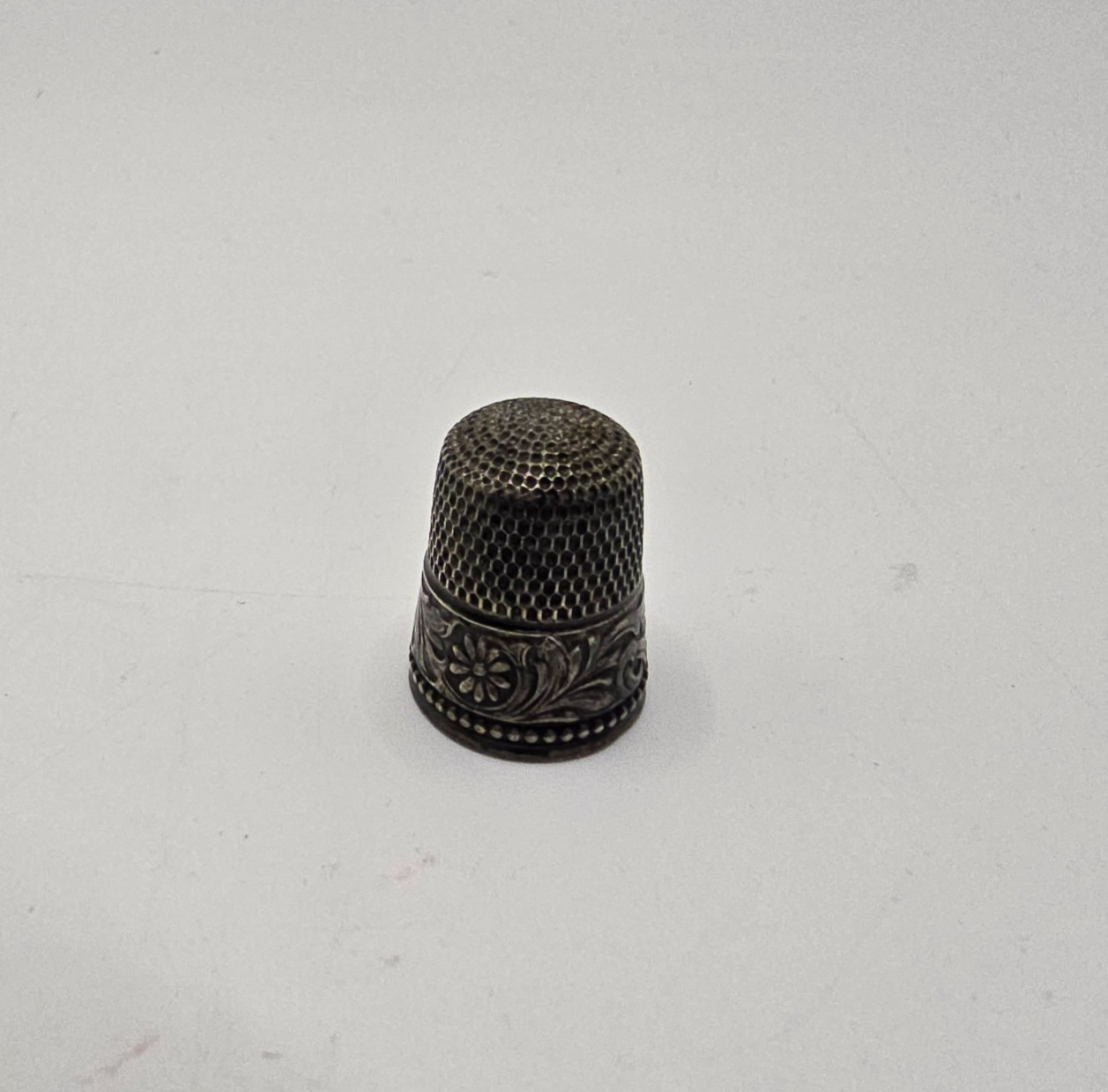 Vintage/Antique Simons Bros Sterling Silver Thimble Size 9 Hand Carved