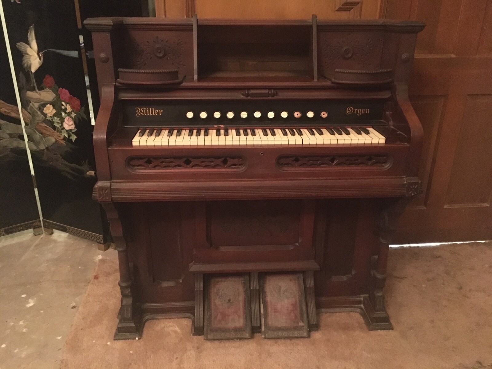 Miller Pump Organ in Working Condition (late 1800's -early 1900's)