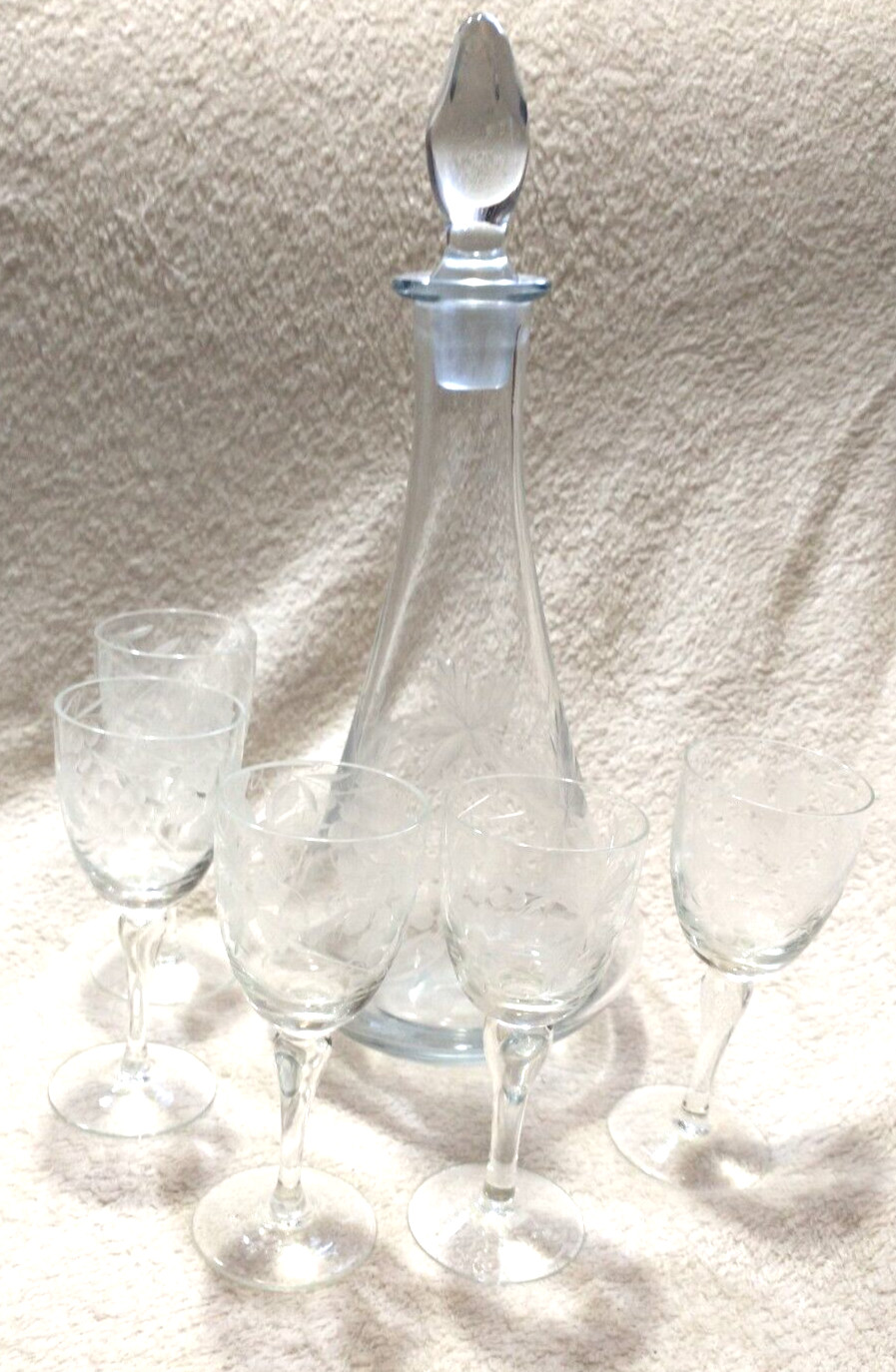 Wine Decanter, Stopper and 5 Glasses Vtg W/Etched Design Grape Vines A27