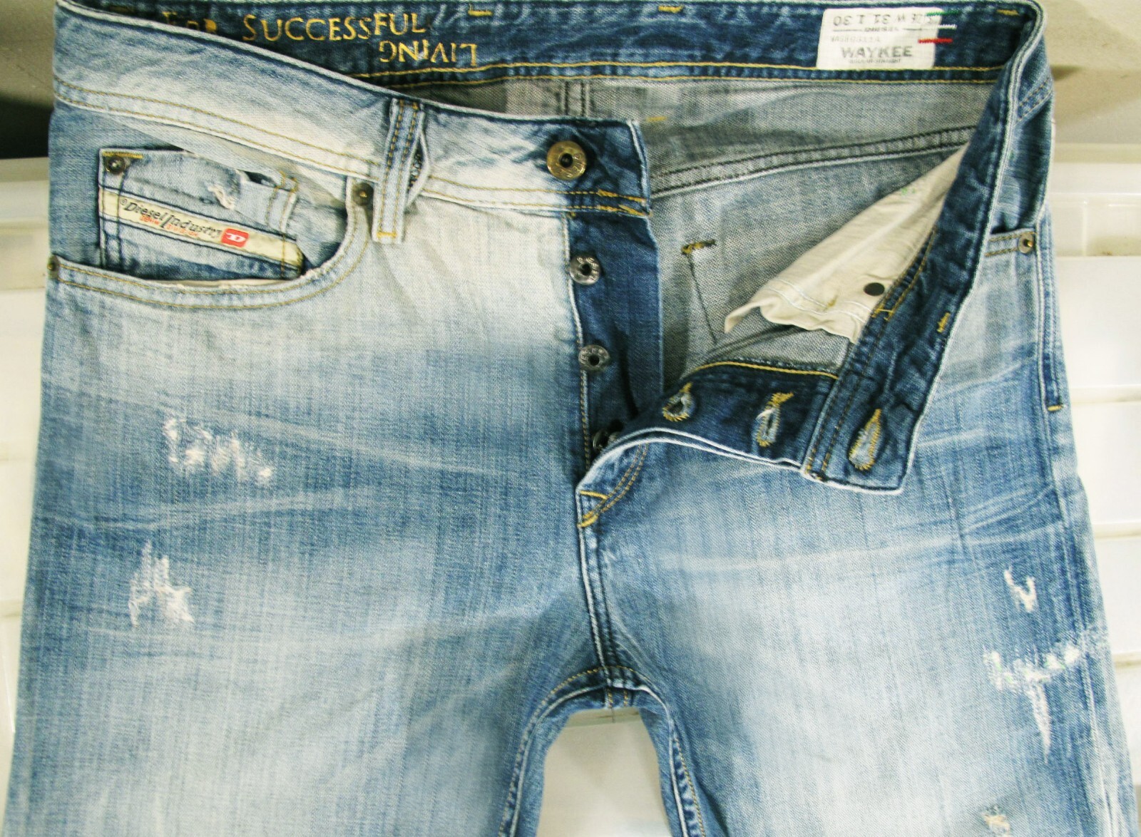 *HOT ITALY Men's DIESEL @ WAYKEE 811A STRAIGHT DISTRESS LIGHT Denim Jeans 31 x28