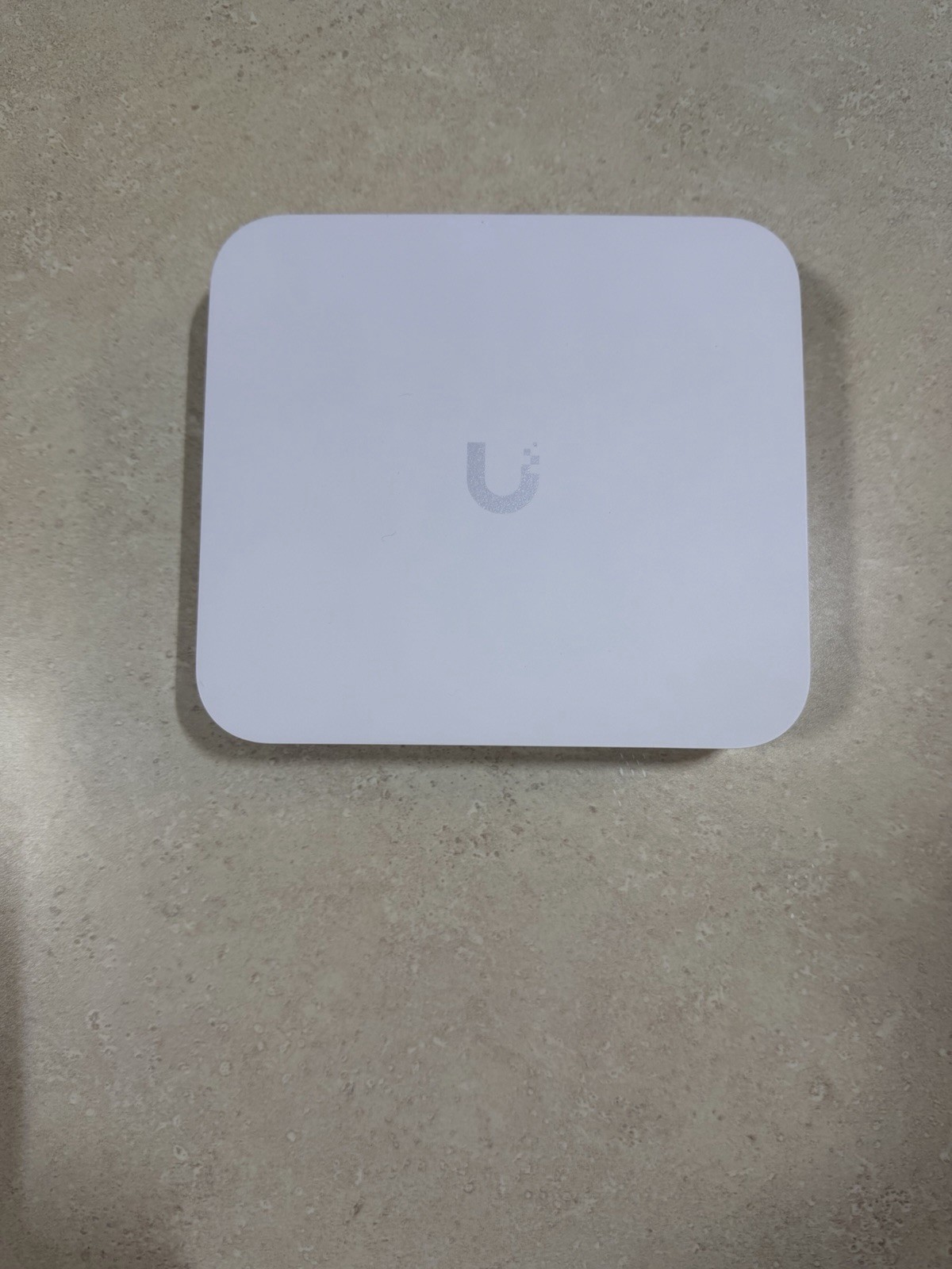 Ubiquiti Cloud Gateway Max (UCG-MAX-NS) (No Storage) compact Cloud Gateway