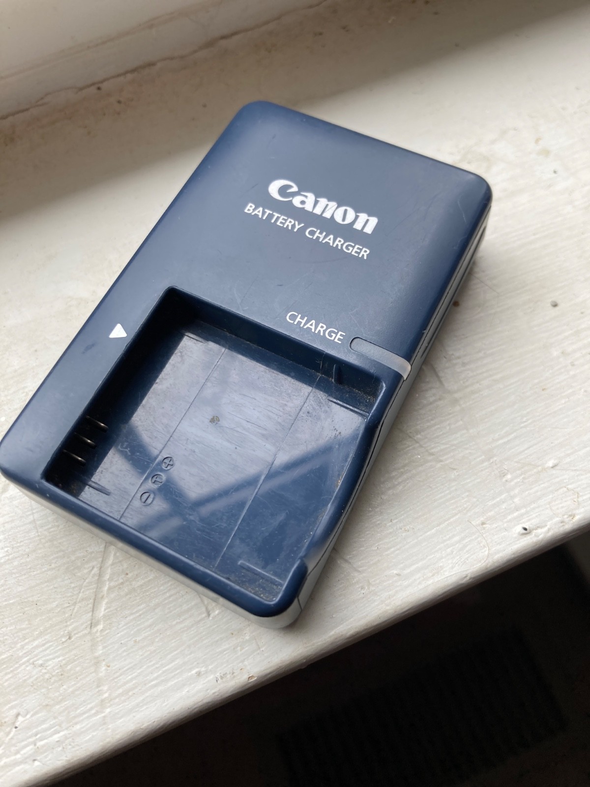 Used Canon CB-2LV Battery Charger - For NB-4L camera Batteries