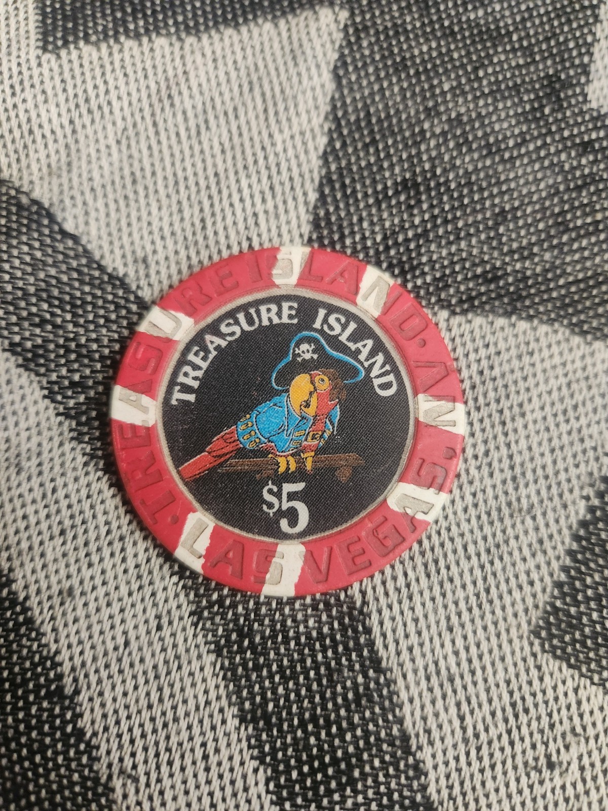TREASURE ISLAND HOTEL CASINO $5 hotel Casino Gaming Poker Chip - Las Vegas, NV