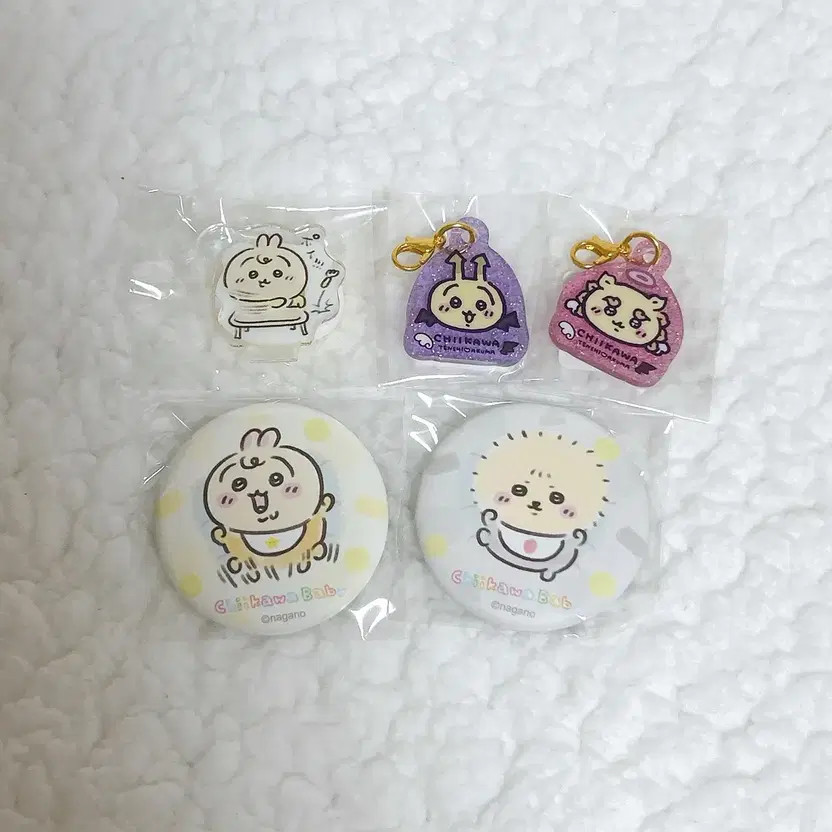 Chieka Baby Acrylic Stand, Can Badge, Necklace Set