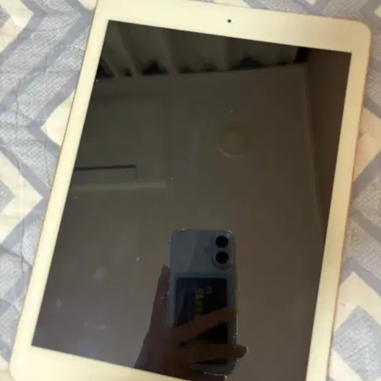 iPad 6th Gen Cellular + Case + Screen Protector Heavy Used