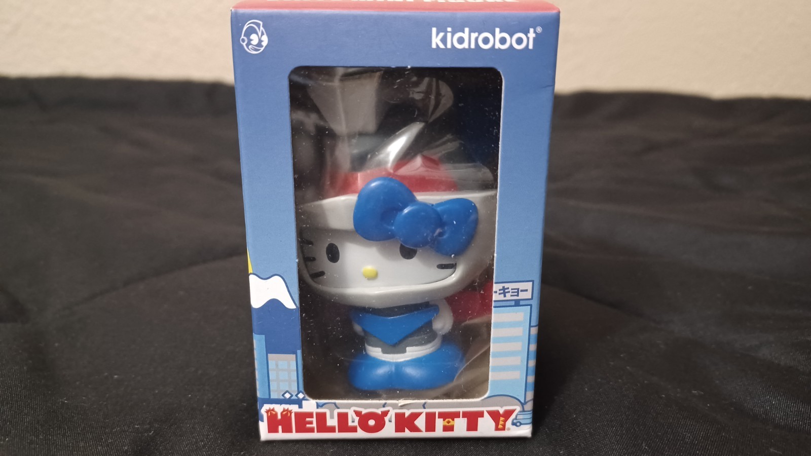 Kidrobot Hello Kitty Kaiju Mini Figure (Mechazoar Knight)