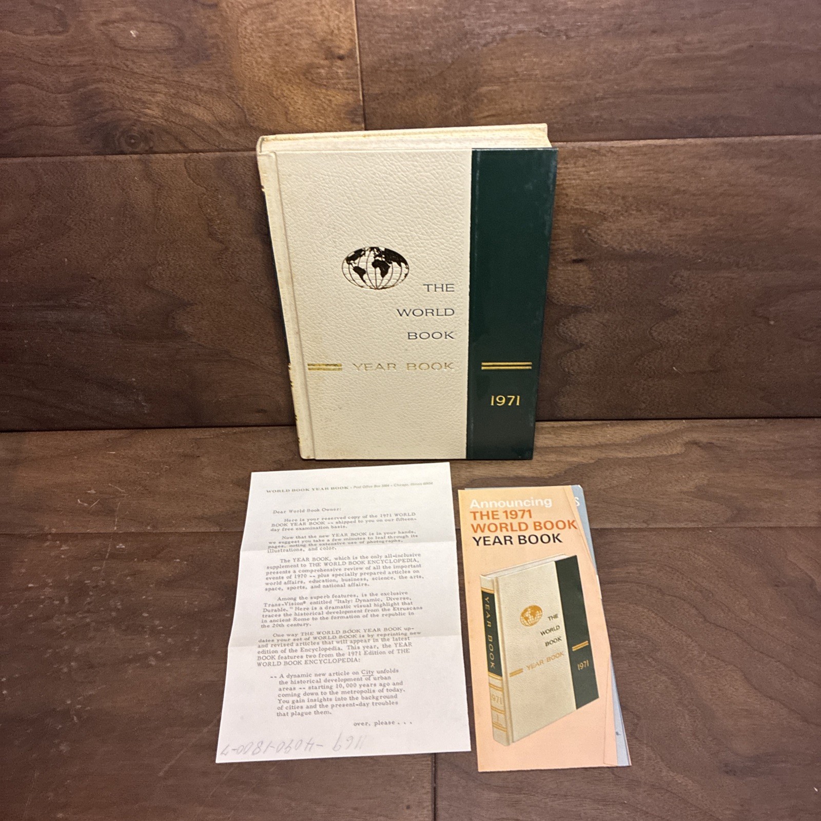 The World Book Year Book 1971 - Reviewing Events of 1970