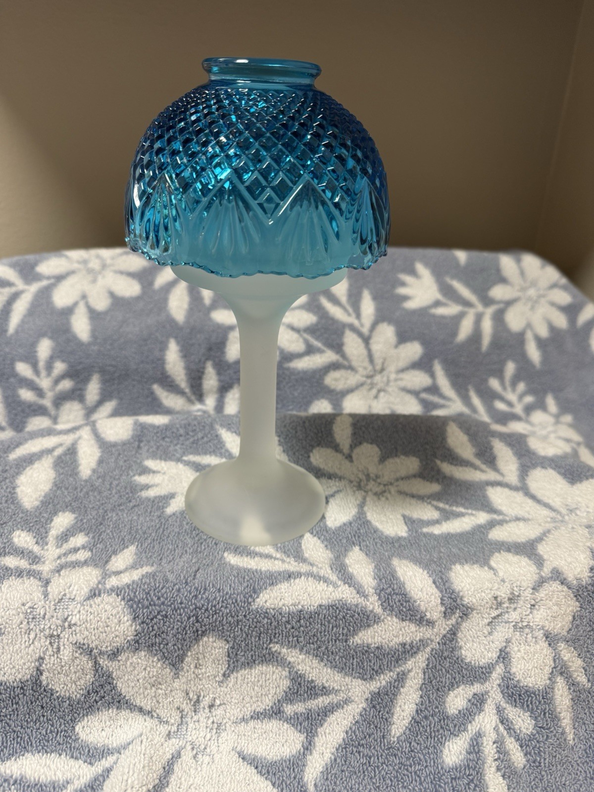 Vintage L.E.Smith Pineapple Peacock Blue Fairy Lamp