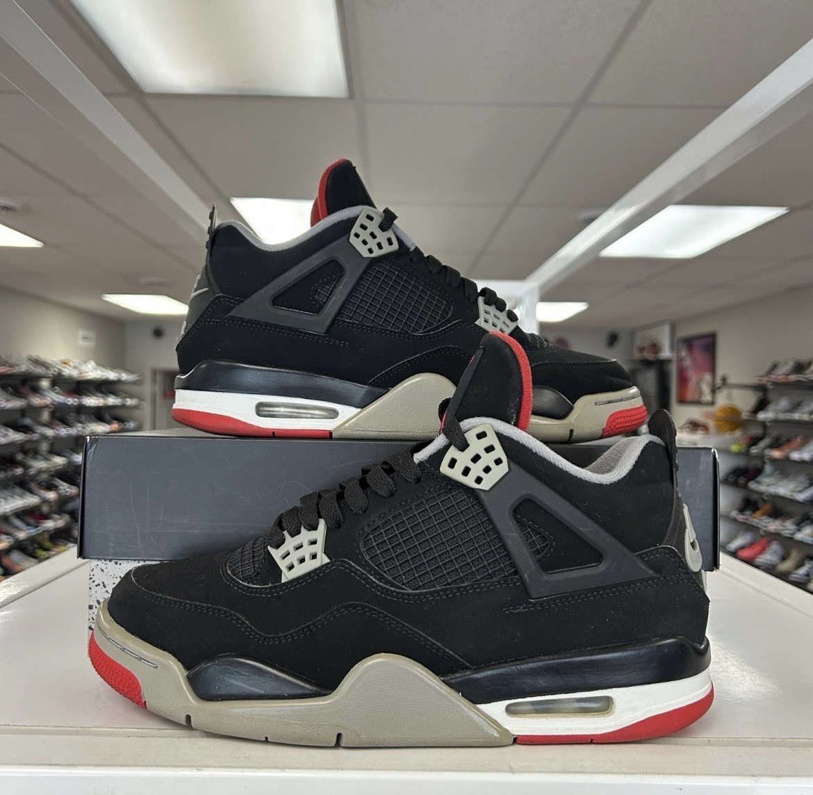 Size 8.5 - Jordan 4 Retro OG Mid Bred 2019 308497-060 Used With Box