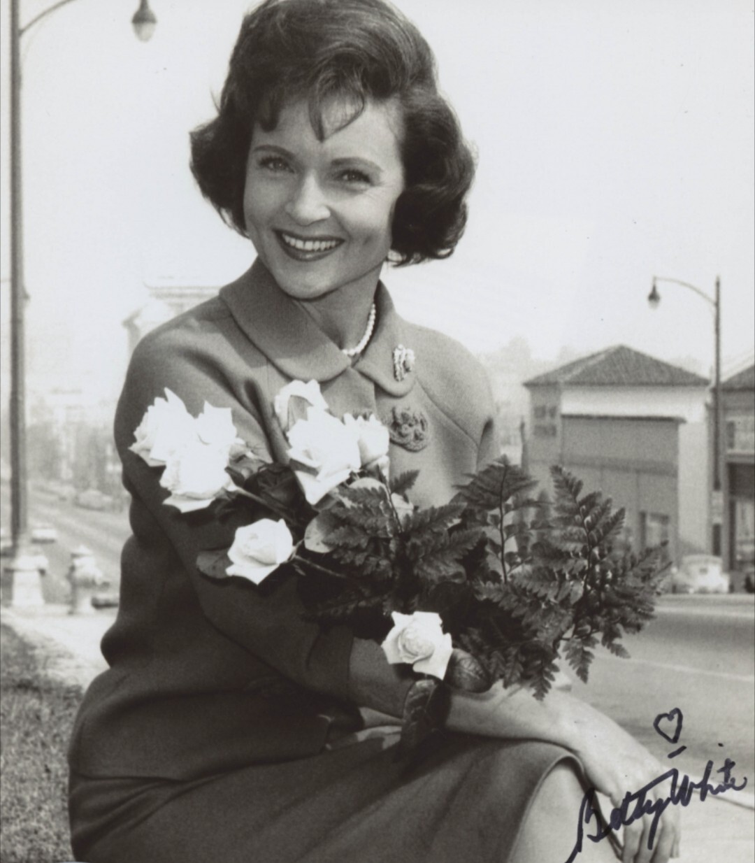 Betty White Signed Vintage B/W RP 8X10 Photo