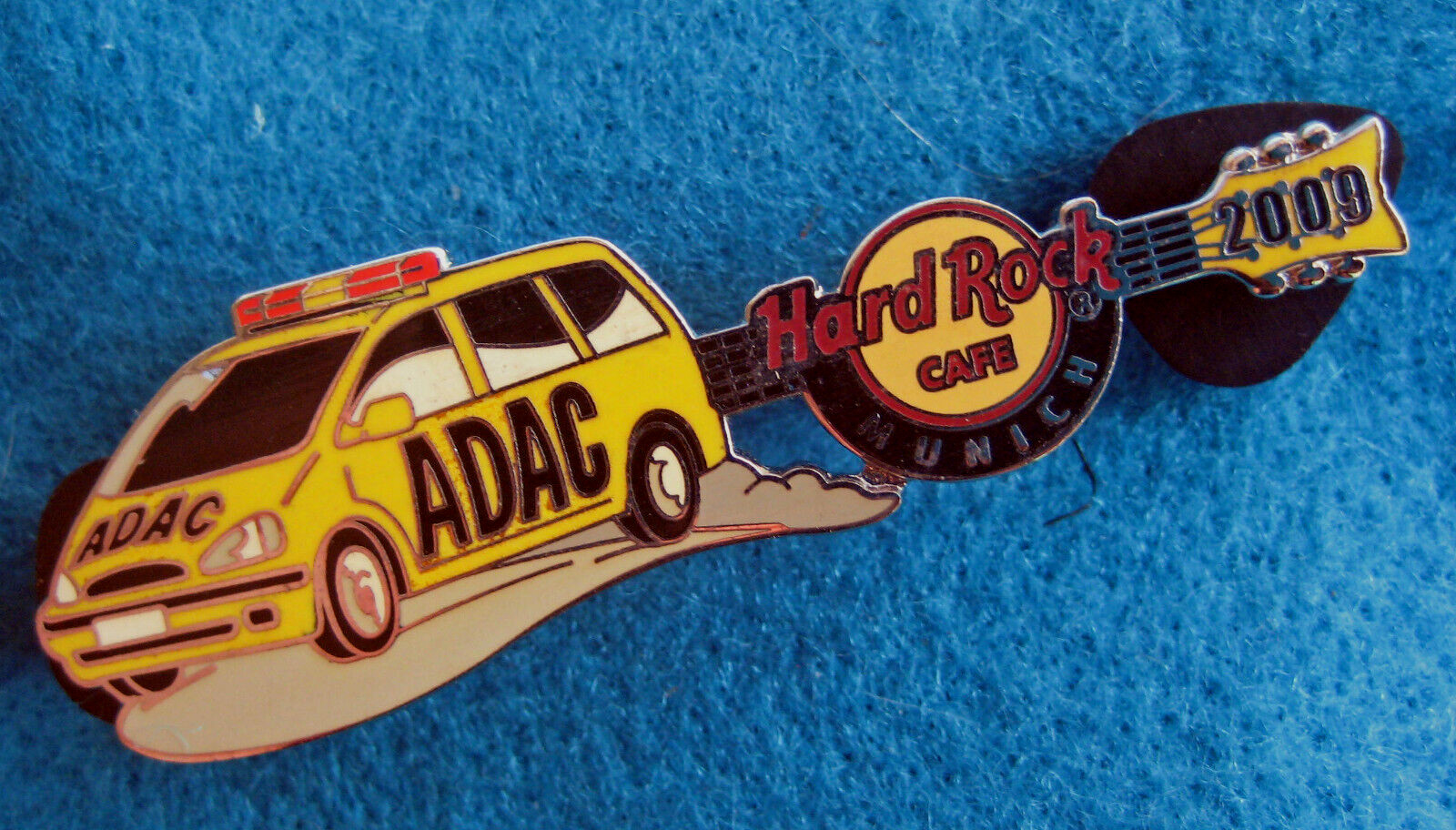 MUNICH GERMAN AUTO CLUB ADAC YELLOW PATROL CAR GUITAR 2004 Hard Rock Cafe PIN