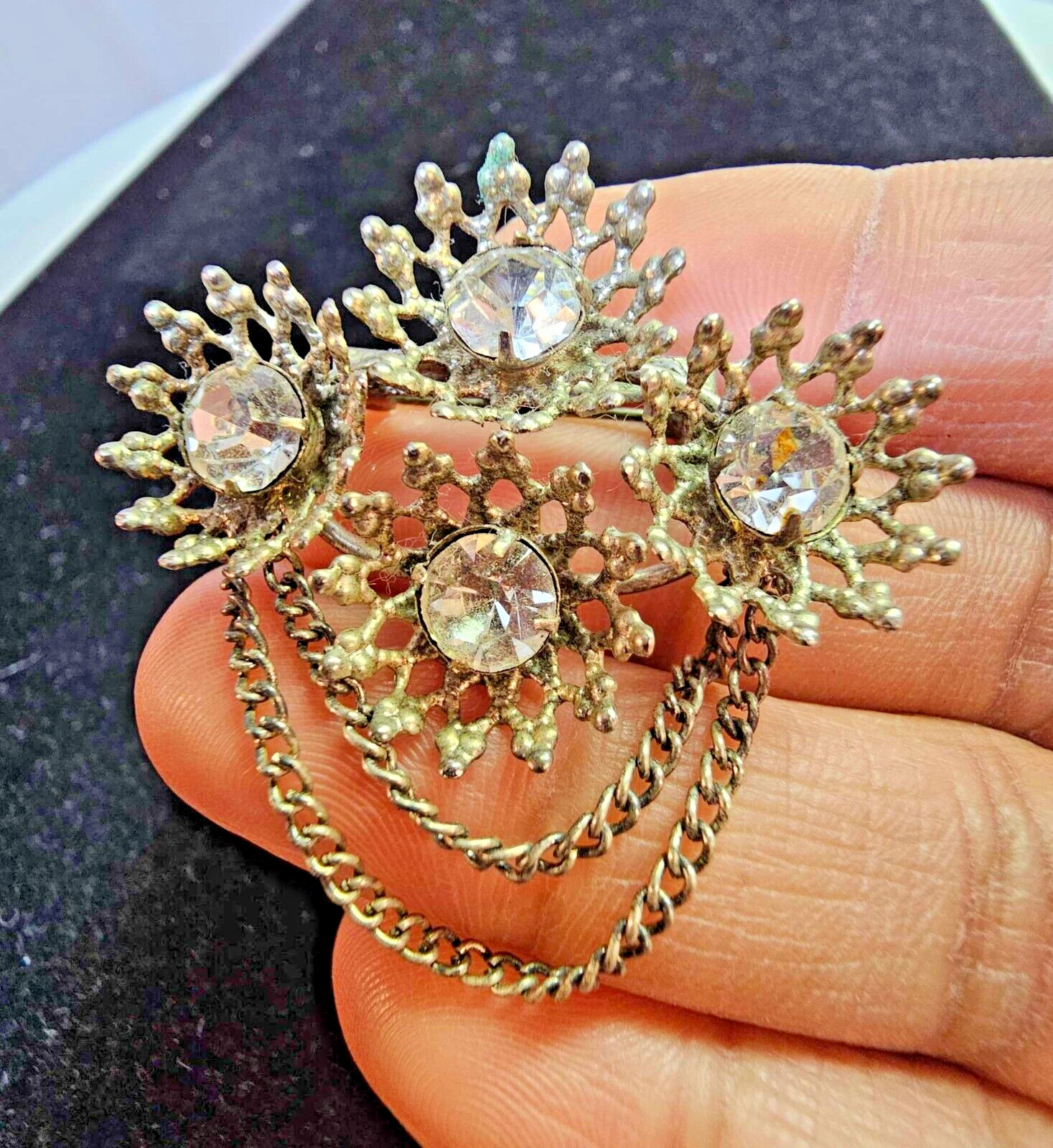 VTg Silvertone Brooch Pin 4 flowers w Clear Stones Dangle Chain- S65