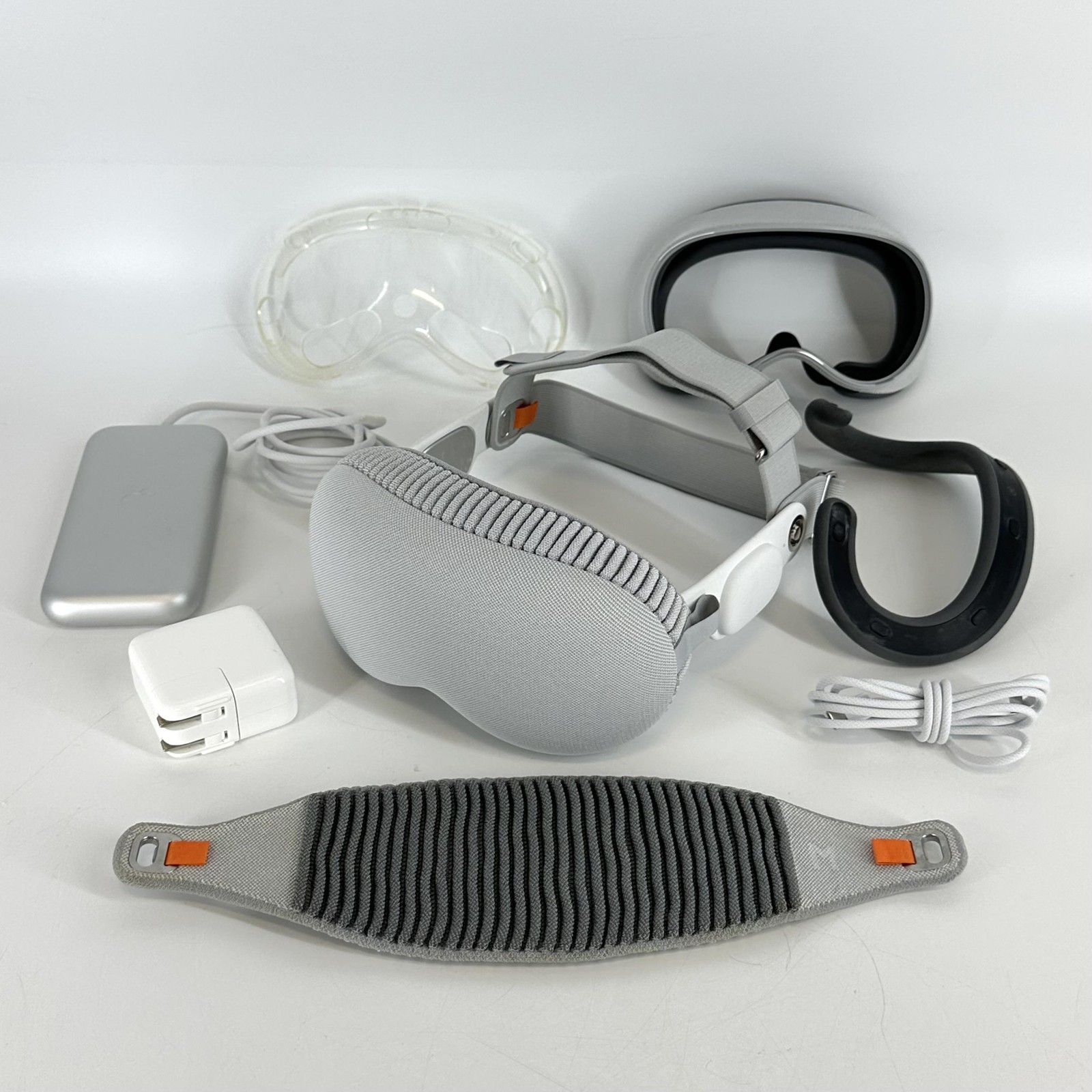 Apple Vision Pro VR Headset 1TB w/ Dual Loop Band-M/Light Seal-33W - Very Good