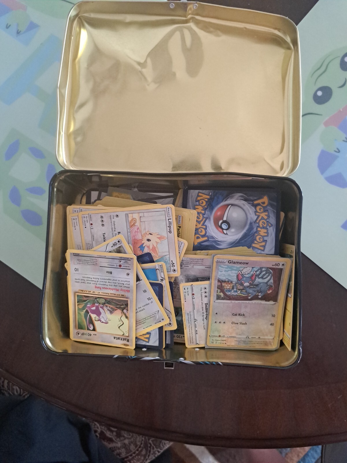 Pokémon Cards Tin Whith Cards 
