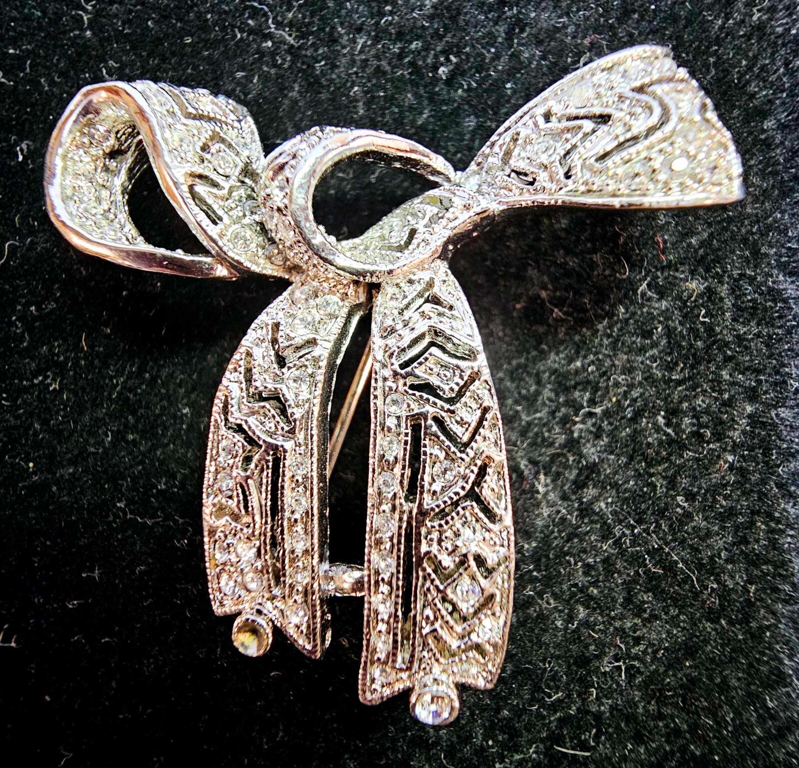 Vtg Silvertone Brooch Pin Ribbon Bow Design w/ Clear Stones -S81- READ